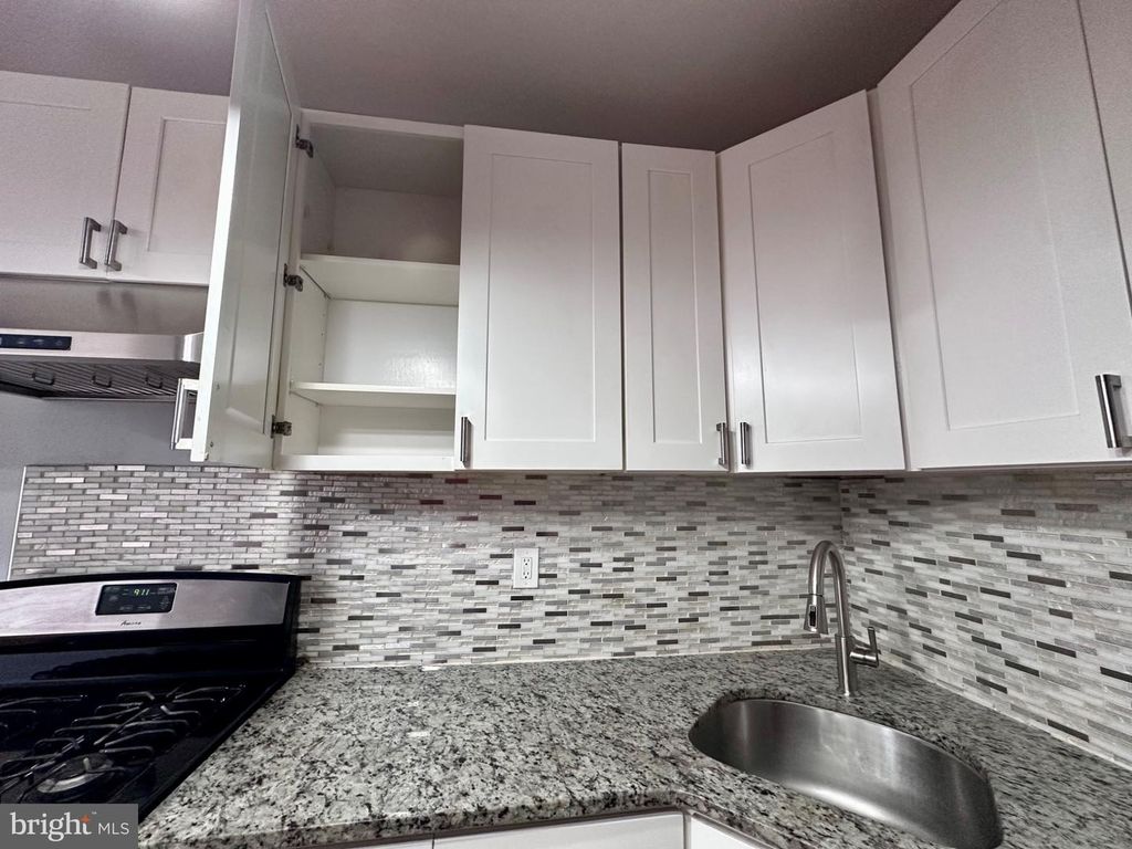 2606 WHARTON ST, Philadelphia, PA 19146 — photo 2