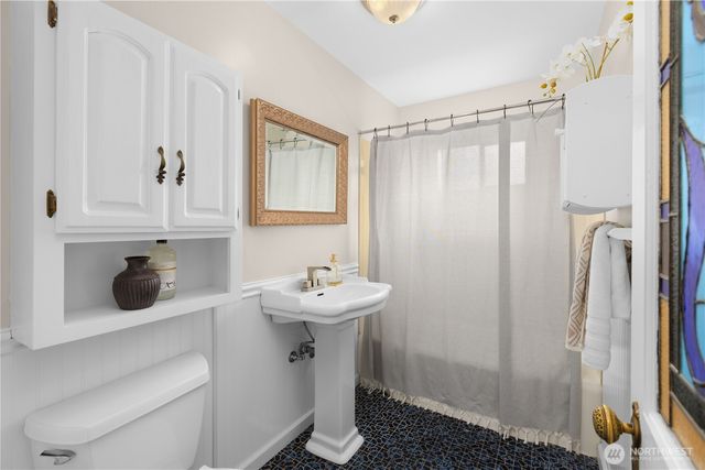 7539 33rd Avenue NE, Seattle, WA 98115