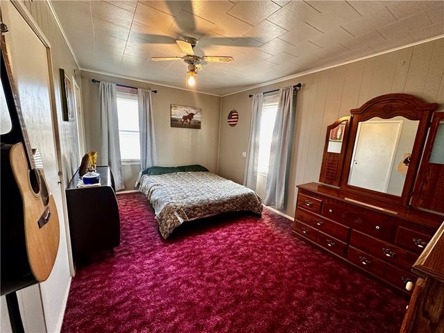 25 Hallam Ave, Meadowlands, PA 15347