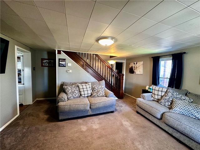 25 Hallam Ave, Meadowlands, PA 15347