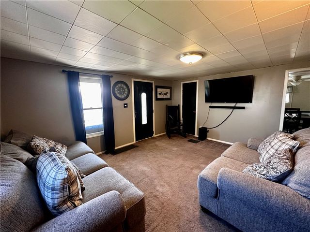 25 Hallam Ave, Meadowlands, PA 15347