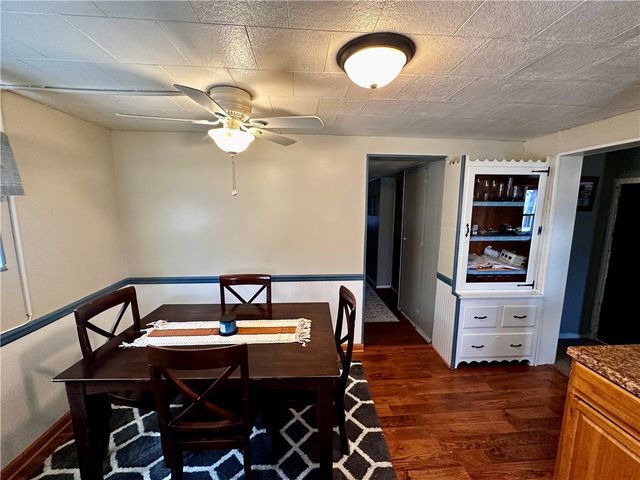 25 Hallam Ave, Meadowlands, PA 15347