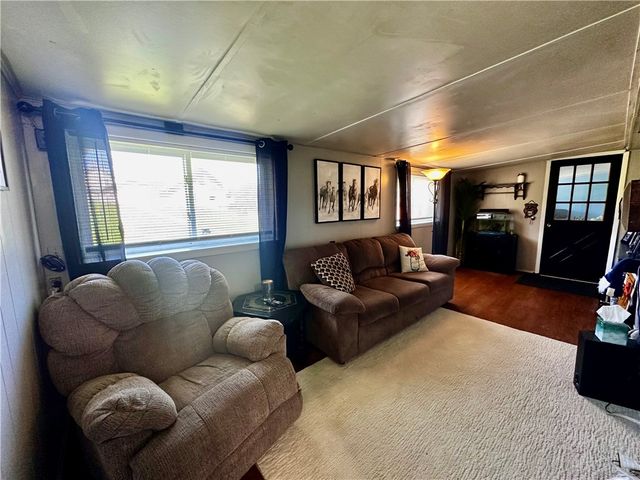 25 Hallam Ave, Meadowlands, PA 15347