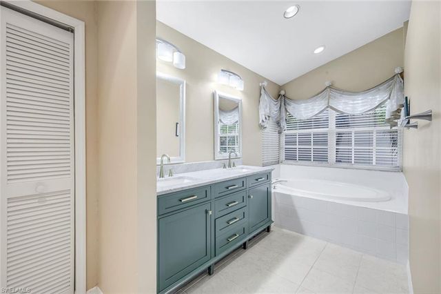 20090 Golden Panther DR 4, Estero, FL 33928
