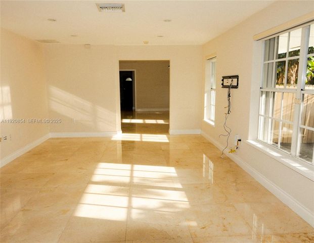 6384 SW 31st St, Miami, FL 33155