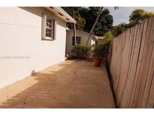 6384 SW 31st St, Miami, FL 33155