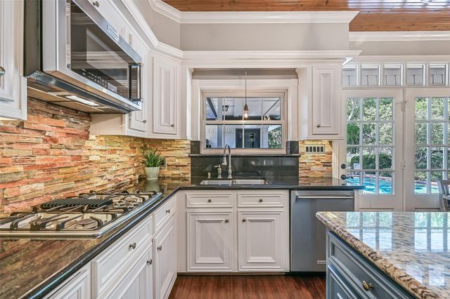 1210 Arbre Lane, Friendswood, TX 77546