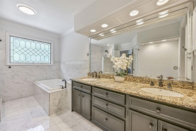 1210 Arbre Lane, Friendswood, TX 77546
