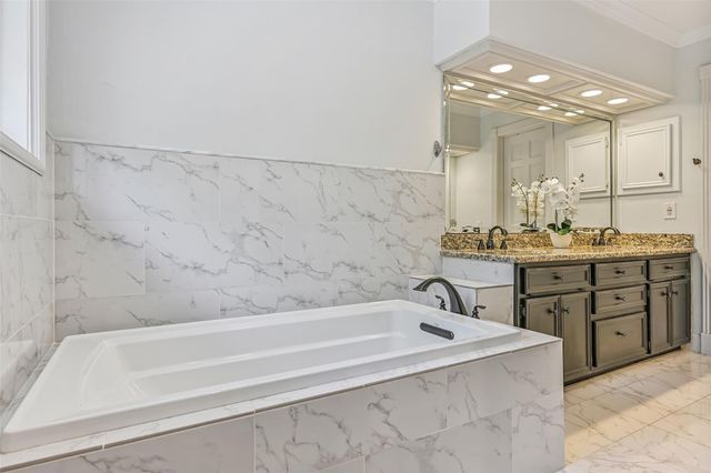 1210 Arbre Lane, Friendswood, TX 77546