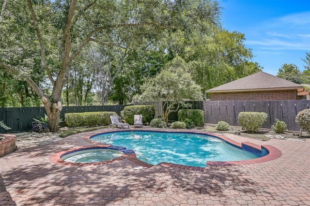 1210 Arbre Lane, Friendswood, TX 77546