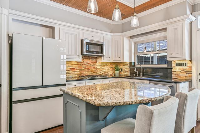1210 Arbre Lane, Friendswood, TX 77546