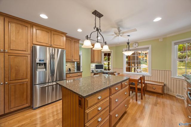 1301 Hiwan Trail, Huntsville, AL 35802