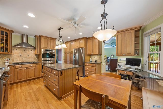 1301 Hiwan Trail, Huntsville, AL 35802