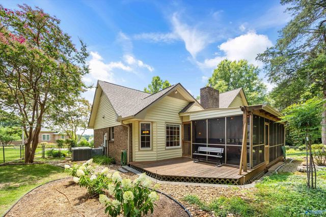 1301 Hiwan Trail, Huntsville, AL 35802