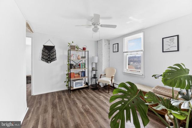 22 WARREN, Fountain Hill, PA 18015