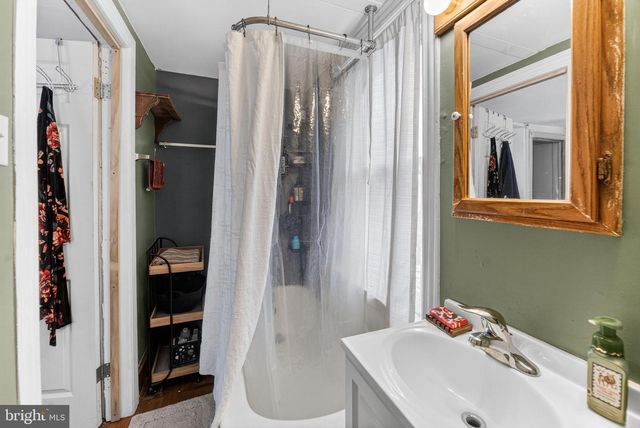 22 WARREN, Fountain Hill, PA 18015