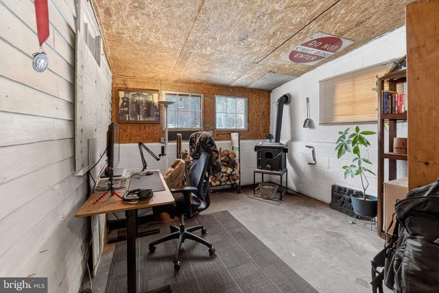 22 WARREN, Fountain Hill, PA 18015