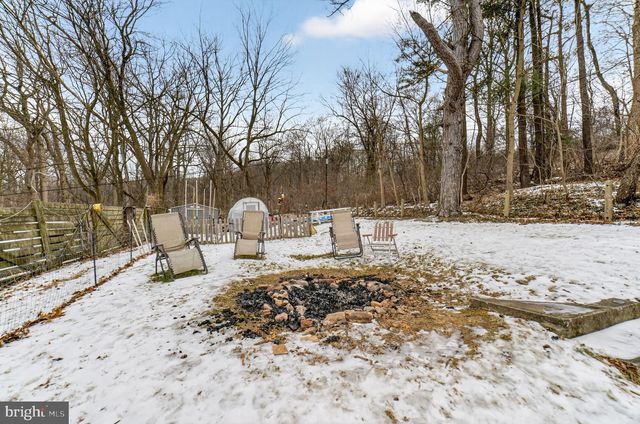 22 WARREN, Fountain Hill, PA 18015