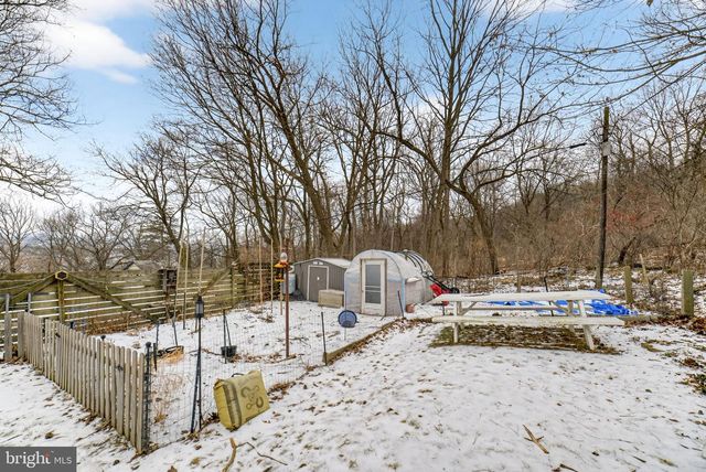 22 WARREN, Fountain Hill, PA 18015