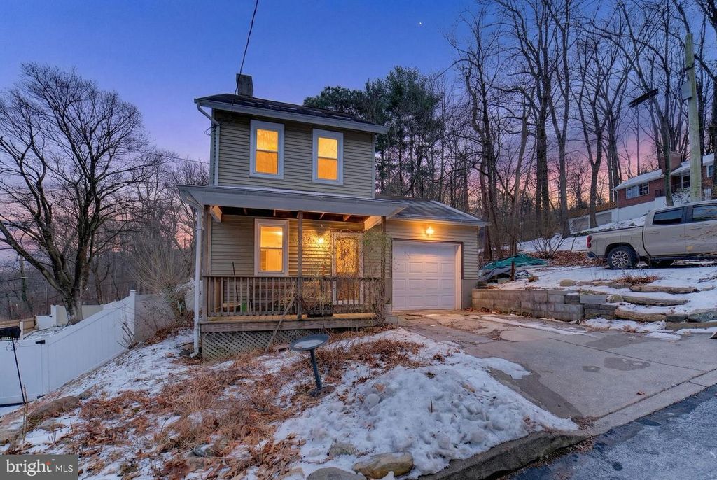 22 WARREN, Fountain Hill, PA 18015