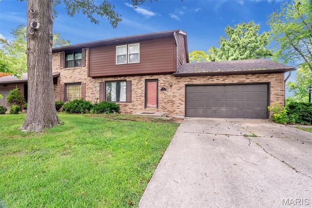 18 Ginger Lake Drive, Glen Carbon, IL 62034