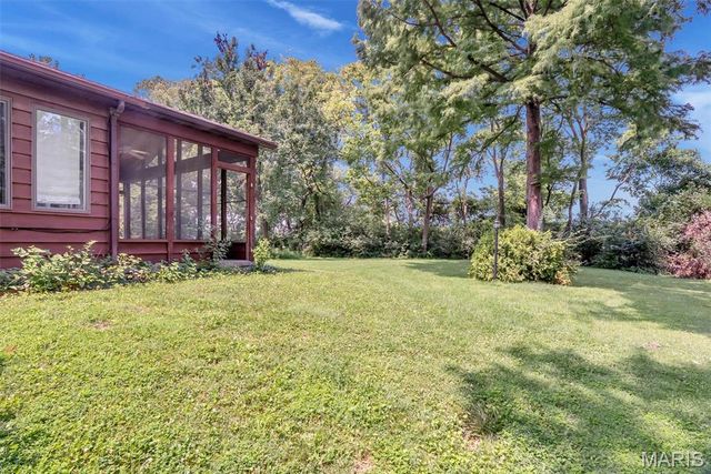 18 Ginger Lake Drive, Glen Carbon, IL 62034