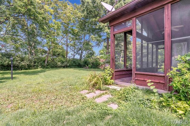 18 Ginger Lake Drive, Glen Carbon, IL 62034