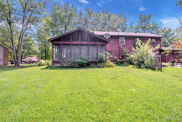 18 Ginger Lake Drive, Glen Carbon, IL 62034