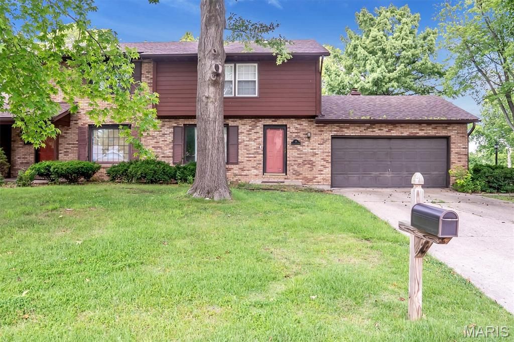 18 Ginger Lake Drive, Glen Carbon, IL 62034