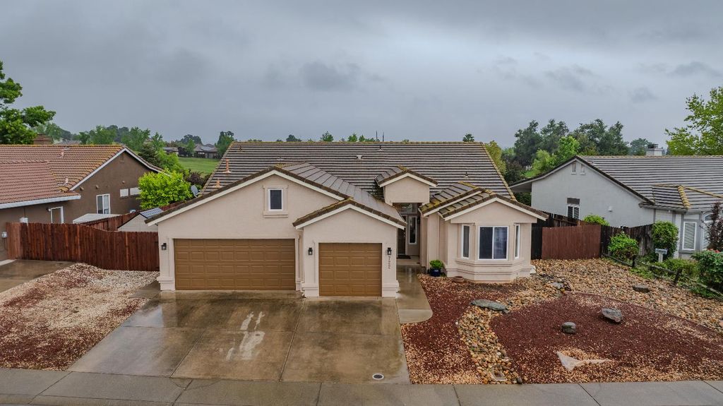 722 Fairway Dr, Ione, CA 95640