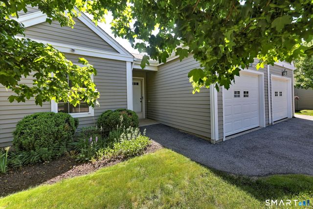 65 Elizabeth Circle 65, Newtown, CT 06482
