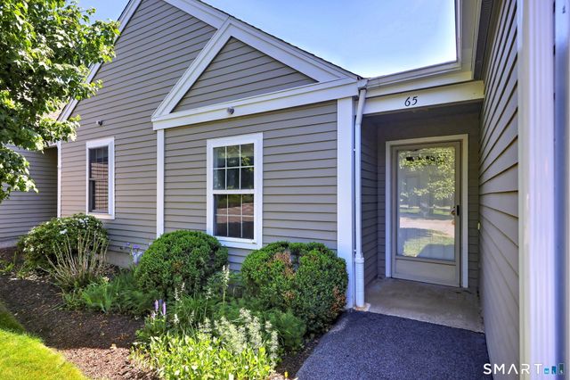 65 Elizabeth Circle 65, Newtown, CT 06482