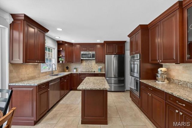 14852 Greenleaf Valley Drive, Chesterfield, MO 63017