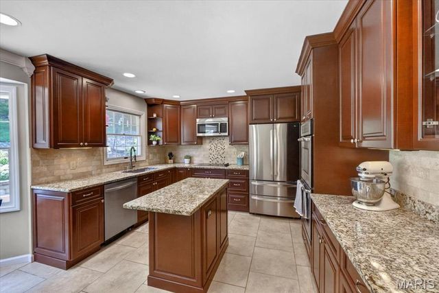 14852 Greenleaf Valley Drive, Chesterfield, MO 63017