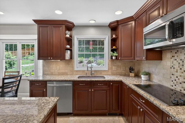 14852 Greenleaf Valley Drive, Chesterfield, MO 63017