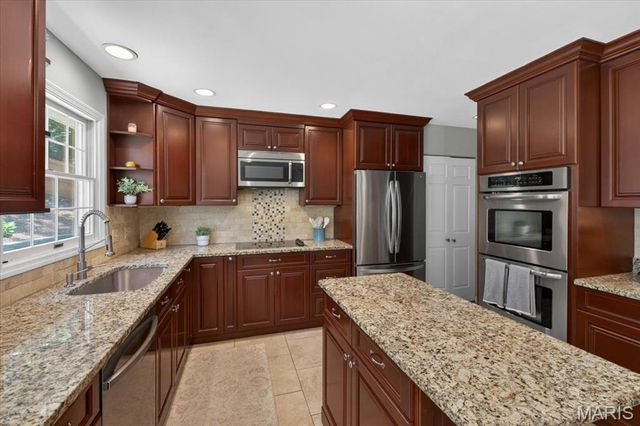 14852 Greenleaf Valley Drive, Chesterfield, MO 63017