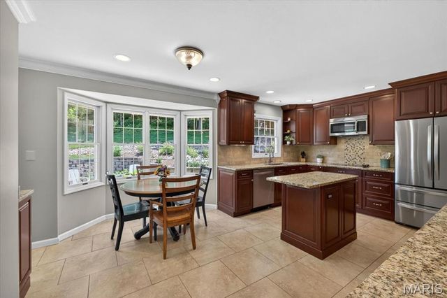 14852 Greenleaf Valley Drive, Chesterfield, MO 63017