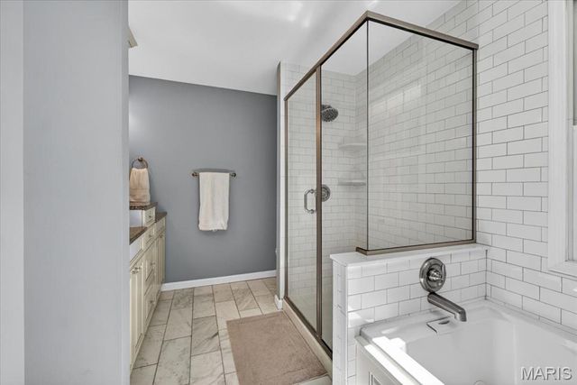 14852 Greenleaf Valley Drive, Chesterfield, MO 63017