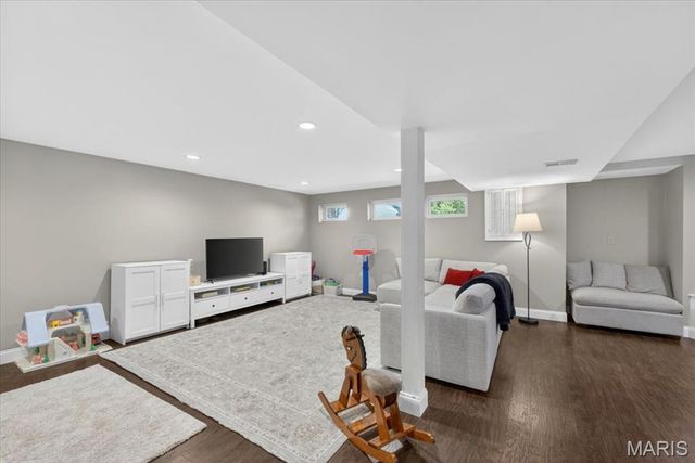 14852 Greenleaf Valley Drive, Chesterfield, MO 63017