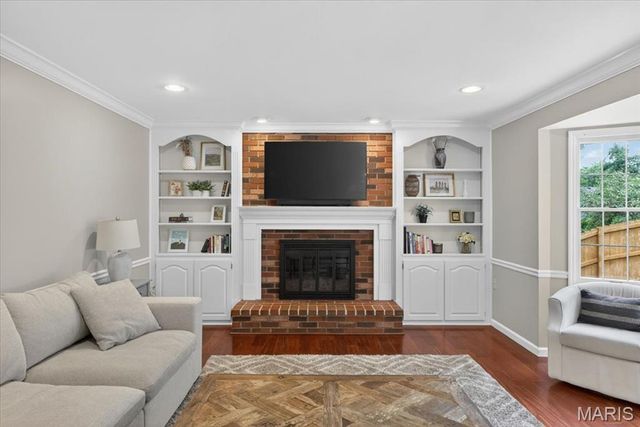 14852 Greenleaf Valley Drive, Chesterfield, MO 63017