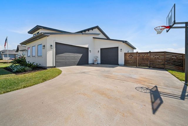 2326 Loxley Dr, Corpus Christi, TX 78415