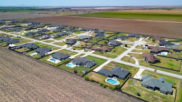 2326 Loxley Dr, Corpus Christi, TX 78415