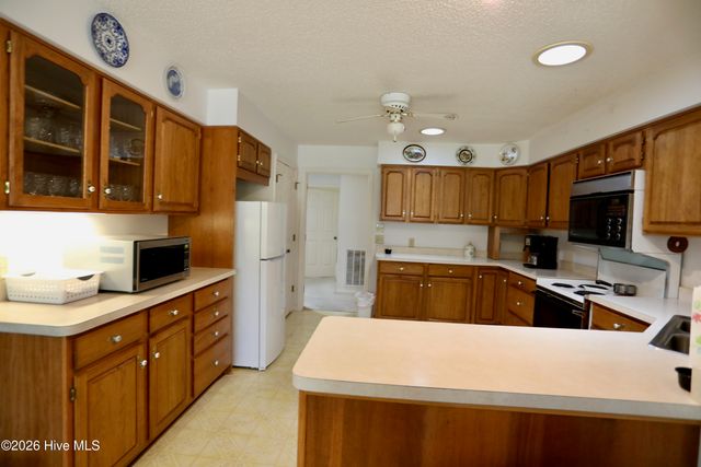 33 Shadow Lane, Whispering Pines, NC 28327