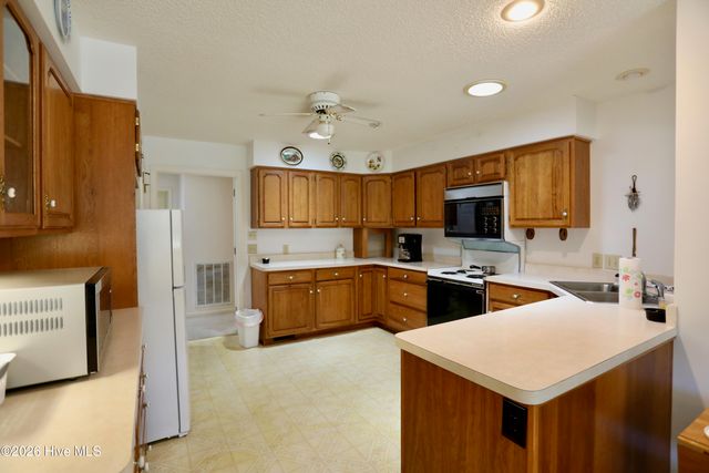 33 Shadow Lane, Whispering Pines, NC 28327