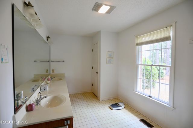 33 Shadow Lane, Whispering Pines, NC 28327