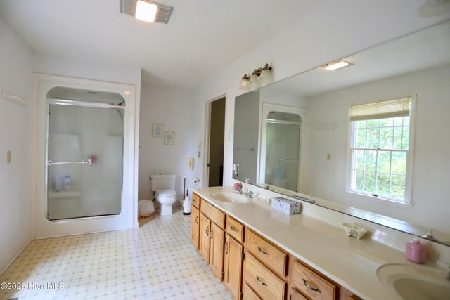 33 Shadow Lane, Whispering Pines, NC 28327