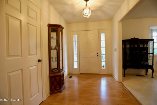 33 Shadow Lane, Whispering Pines, NC 28327
