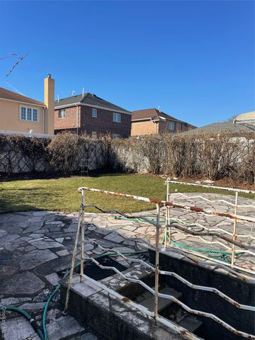 15458 20th Road, Whitestone, NY 11357