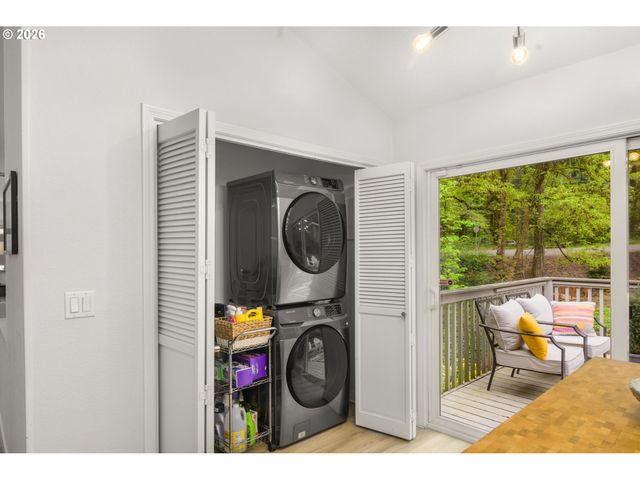 6002 SKYLINE Cir, West Linn, OR 97068