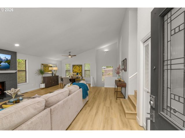 6002 SKYLINE Cir, West Linn, OR 97068